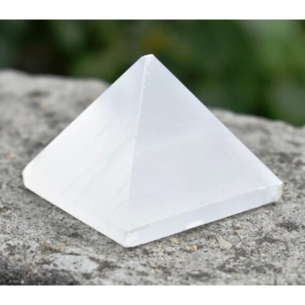 selenite pyramid benefits
